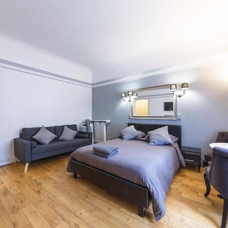 Appartamento Private Studio - Avenue des Champs-Elysées Parigi Esterno foto