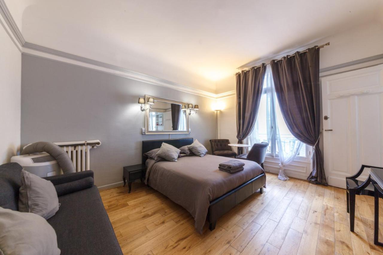 Appartamento Private Studio - Avenue des Champs-Elysées Parigi Esterno foto